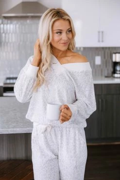 Hot Sale π Pink Lily Simple Rhyme Animal Print White Pullover π